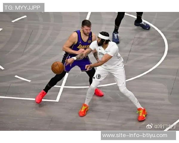 浓眉半场表现抢眼19分钟内高效砍下17分助球队争胜