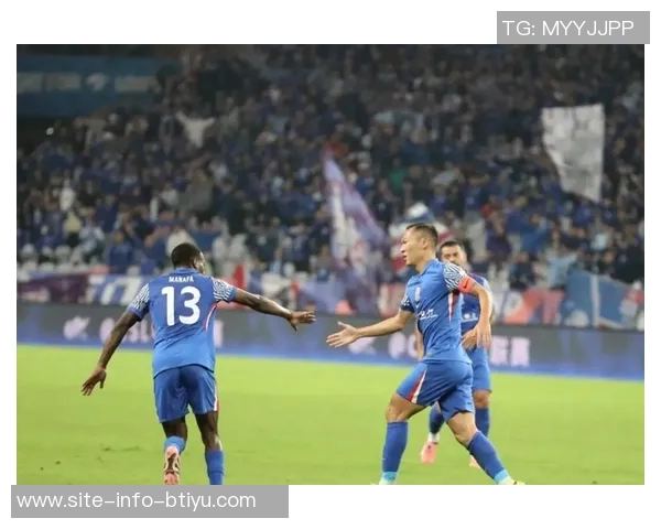 上海海港客场小胜大连英博成功夺得中超三连冠荣耀