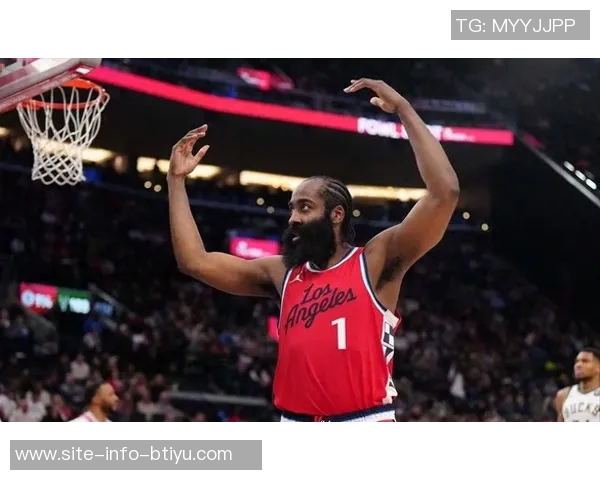 哈登三节表现平平仅得8分三分球全失状态堪忧需调整状态